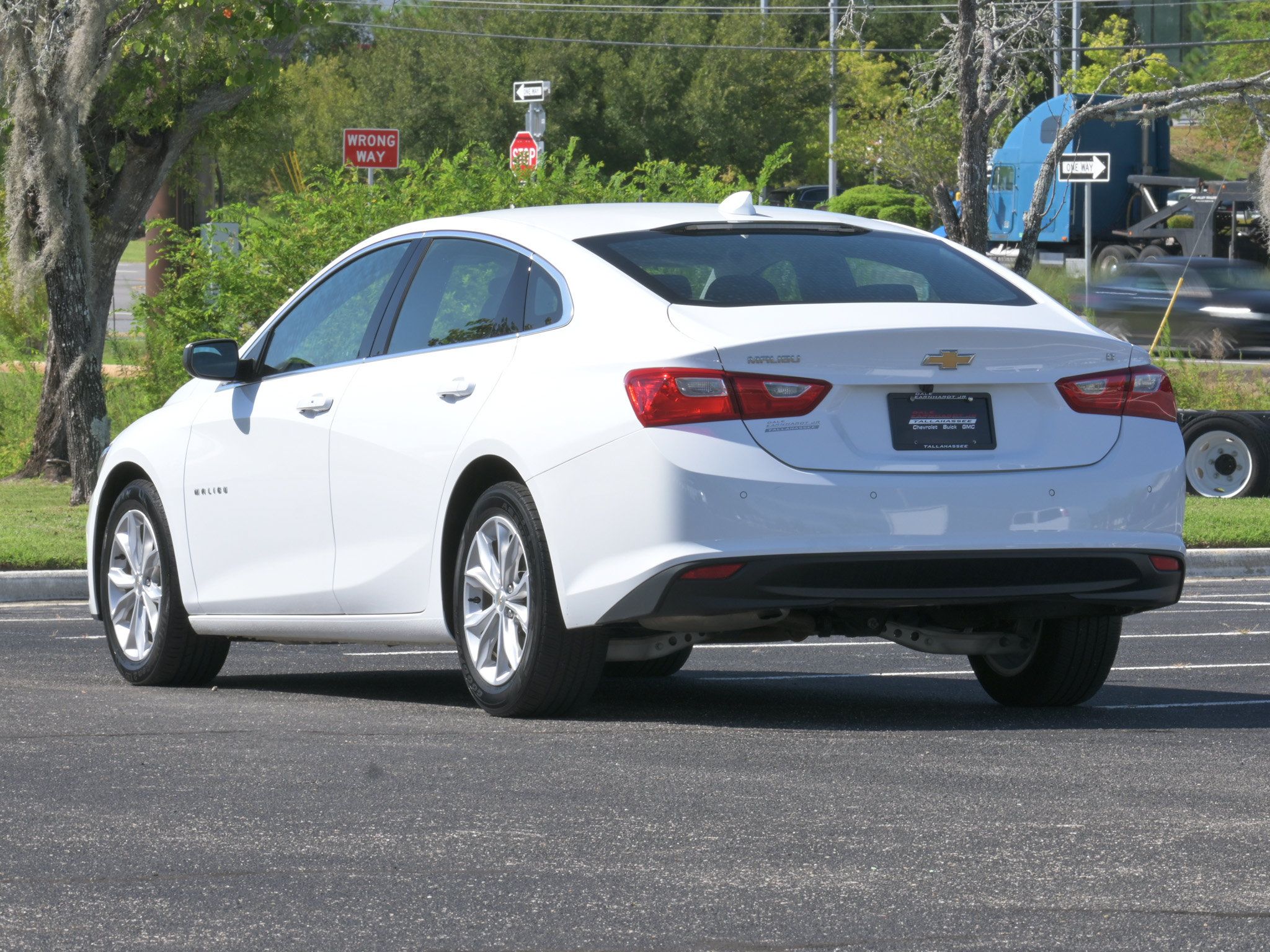Used 2025 Chevrolet Malibu LT FWD image 3