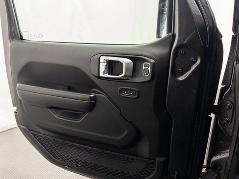 Used 2019 Jeep Wrangler Unlimited Sport S image 29