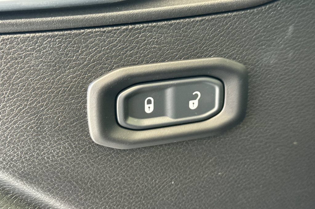 Used 2023 Jeep Wrangler Unlimited Sport AWD/4WD image 15