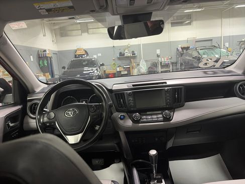 Used 2018 Toyota RAV4 Limited w/ Protection Package AWD/4WD image 29