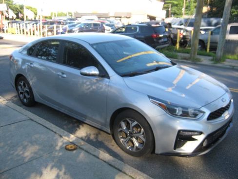 Used 2019 Kia Forte LXS FWD image 2