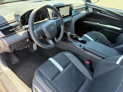 Used 2025 Toyota Camry SE FWD image 13