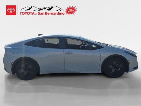 Used 2026 Toyota Prius Plug-In Hybrid FWD image 6