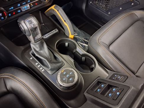 Used 2023 Ford Bronco Badlands image 16