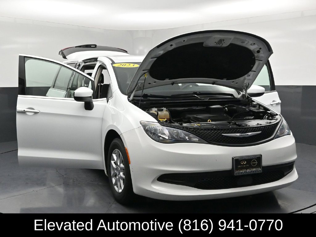 Used 2023 Chrysler Voyager LX FWD image 35