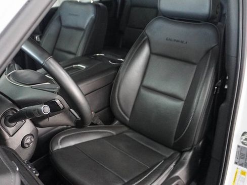 Used 2024 GMC Yukon XL Denali image 14