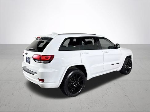 Used 2017 Jeep Grand Cherokee Altitude AWD/4WD image 6