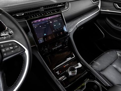 Used 2022 Jeep Grand Cherokee Limited image 34