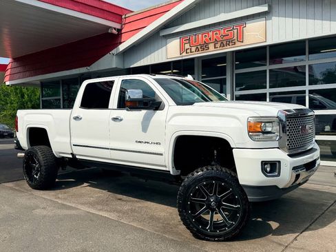 Used 2015 GMC Sierra 2500 Denali w/ Duramax Plus Package AWD/4WD image 1