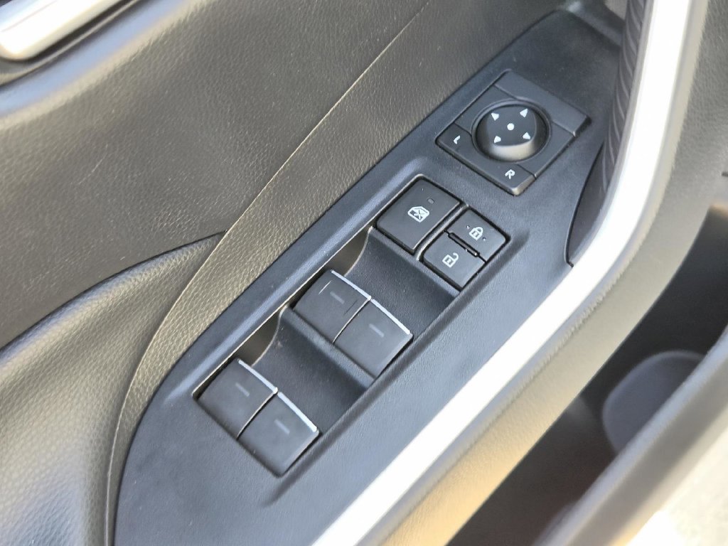 Used 2024 Toyota RAV4 XLE FWD image 17