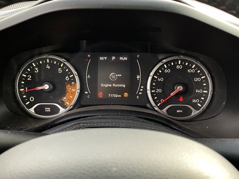 Used 2016 Jeep Renegade Latitude w/ Popular Equipment Group image 13