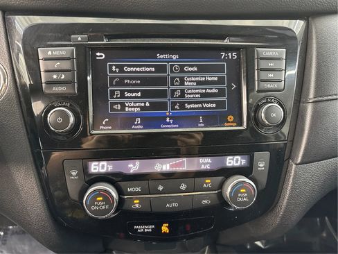 Used 2018 Nissan Rogue SV AWD/4WD image 40