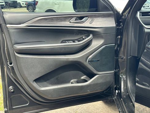 Certified 2022 Jeep Grand Cherokee L Overland image 17