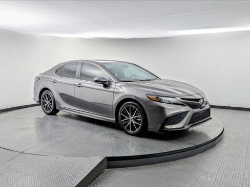 Used 2024 Toyota Camry SE w/ Convenience Package image 9