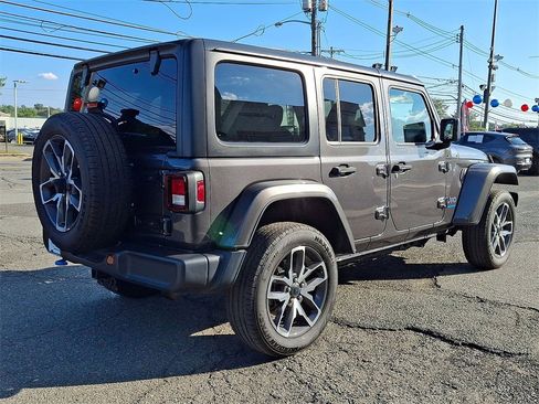 Used 2024 Jeep Wrangler Unlimited w/ Convenience Group image 25