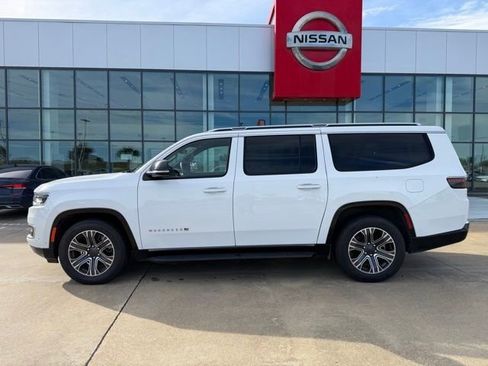 Used 2024 Jeep Wagoneer L Series II w/ Flexible Seating Group image 2