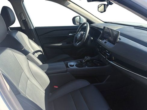 Used 2024 Nissan Rogue SL w/ SL Premium Package image 14