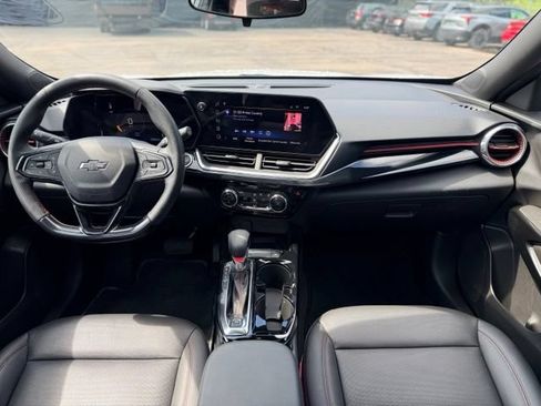 Used 2024 Chevrolet Trax RS w/ Sunroof Package FWD image 21