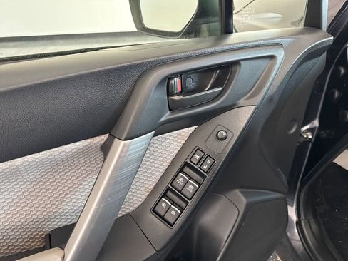 Used 2018 Subaru Forester 2.5i Premium w/ All-Weather Package image 10