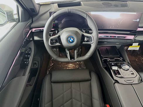 New 2026 BMW 550e xDrive AWD/4WD image 24