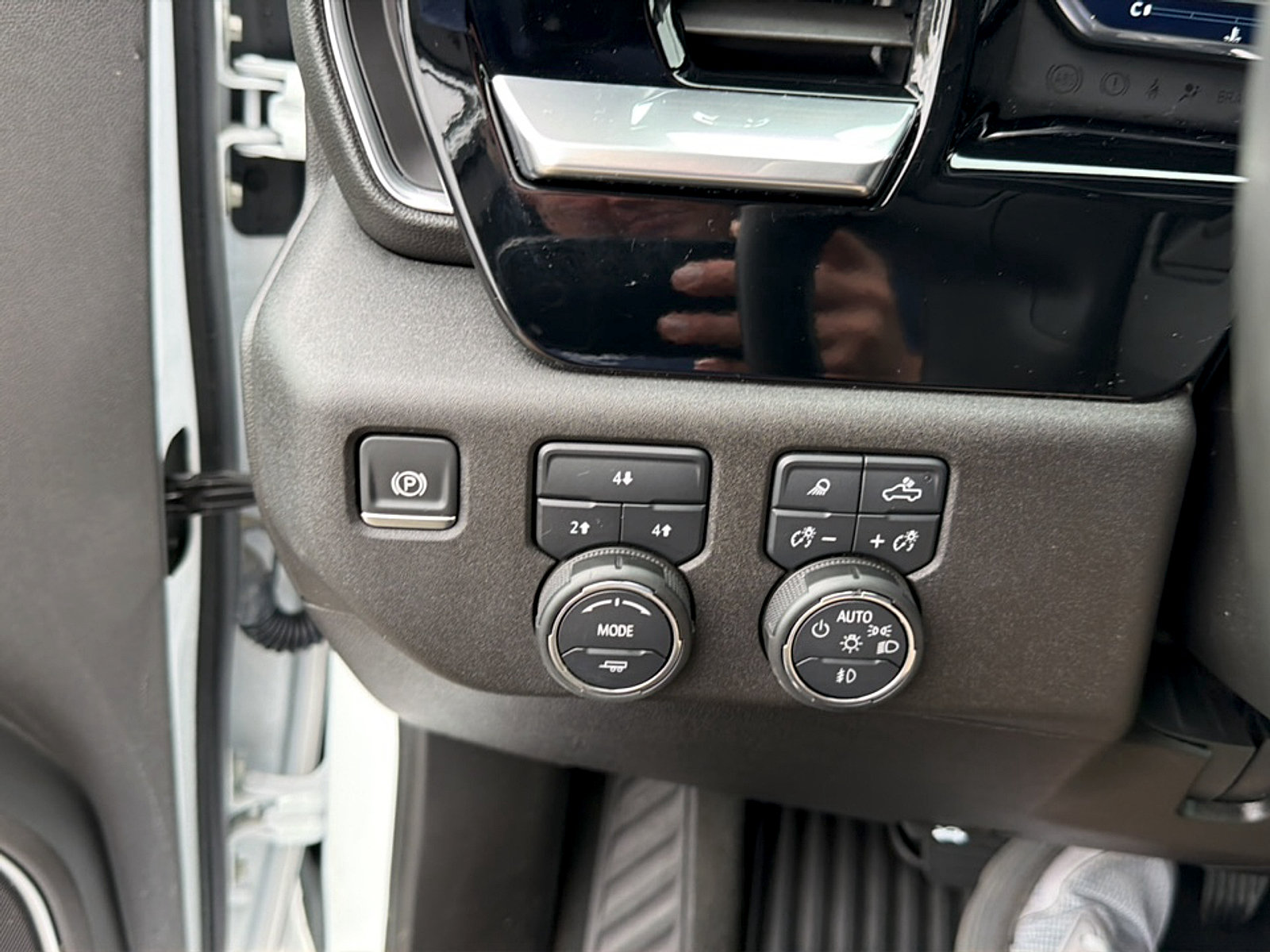 Used 2025 Chevrolet Silverado 2500 LT w/ Safety Package AWD/4WD image 17