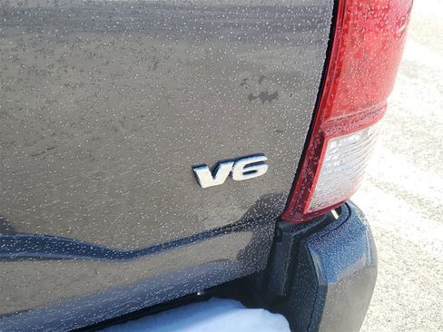 Used 2016 Toyota Tacoma TRD Sport image 7