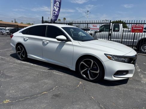 Used 2018 Honda Accord Sport image 3