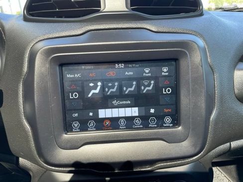 Used 2018 Jeep Renegade Altitude AWD/4WD image 18