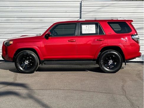 Used 2020 Toyota 4Runner SR5 image 7