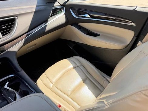 Used 2018 Buick Enclave Premium FWD image 18