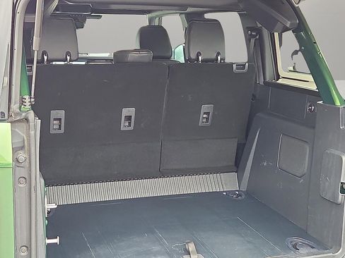 Used 2025 Ford Bronco Badlands image 8