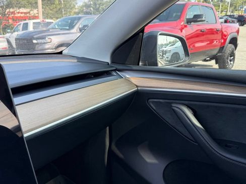 Used 2023 Tesla Model Y Long Range AWD/4WD image 19