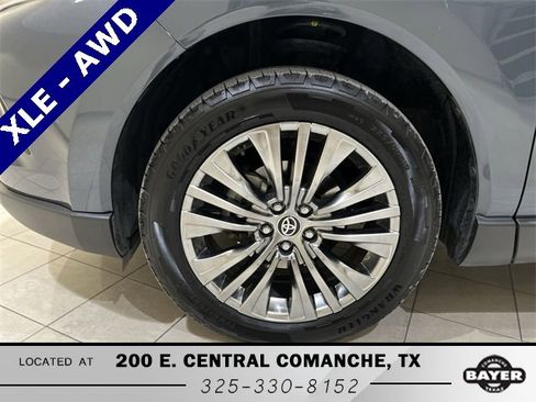 Used 2021 Toyota Venza XLE image 29