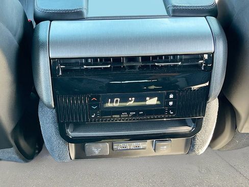 Certified 2025 Jeep Wagoneer L Series II w/ Premium Group I image 27