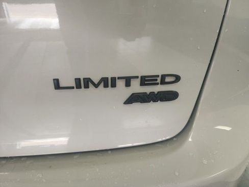 Used 2021 Chrysler Pacifica Limited w/ S Appearance Package image 4