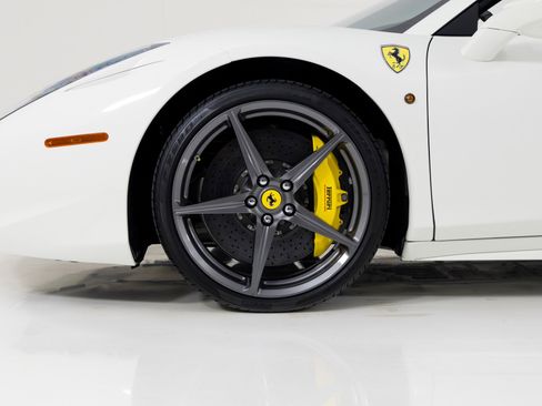 Used 2015 Ferrari 458 Spider image 11