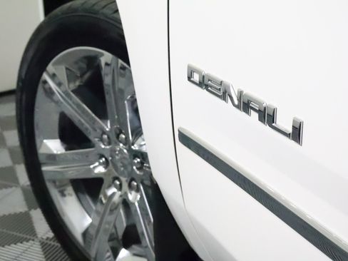 Used 2019 GMC Yukon Denali AWD/4WD image 16