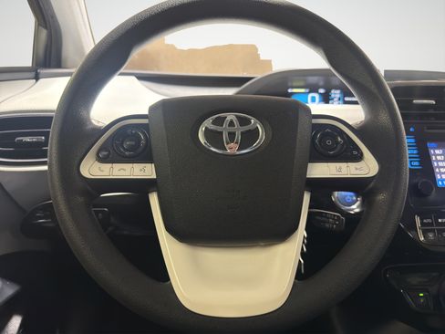 Used 2017 Toyota Prius Two w/ Prius Two Safety Plus Package FWD image 11