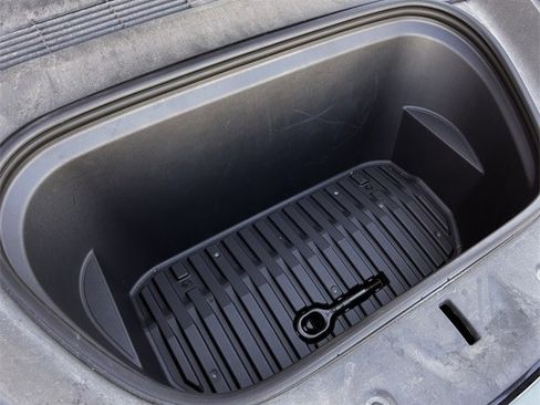 Used 2020 Tesla Model Y Long Range image 31