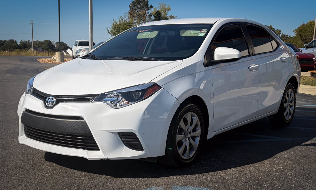 Used 2015 Toyota Corolla LE FWD image 16