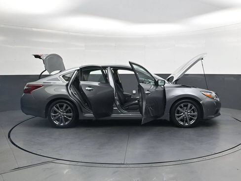 Used 2018 Nissan Altima 2.5 SR w/ SR Special Edition FWD image 41