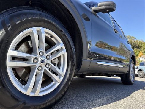 Used 2022 Ford Explorer XLT image 10