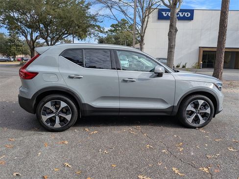 Certified 2025 Volvo XC40 B5 Plus image 3