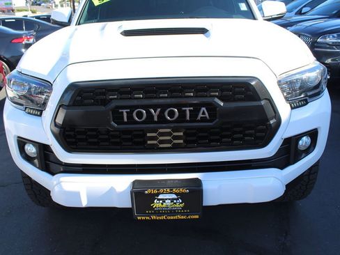 Used 2019 Toyota Tacoma TRD Sport w/ Technology Package RWD image 9