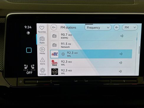 Used 2025 Volkswagen Atlas Cross Sport SEL R-Line image 14