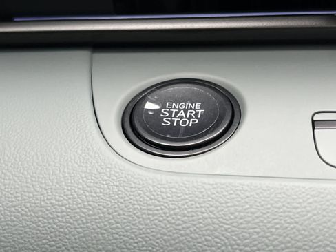 New 2025 Hyundai Elantra Limited image 21