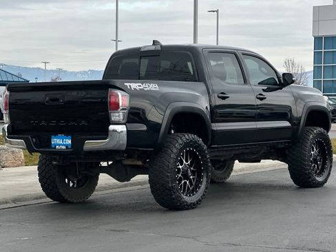 Used 2021 Toyota Tacoma TRD Off-Road image 2
