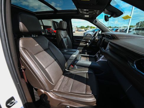 Used 2024 GMC Yukon XL Denali w/ Denali Reserve Package AWD/4WD image 27
