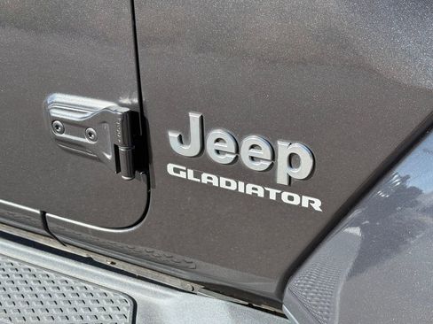 Used 2020 Jeep Gladiator Overland w/ LED Lighting Group AWD/4WD image 18