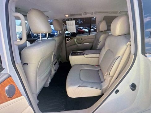 Used 2019 INFINITI QX80 Luxe w/ All-Season Package image 8